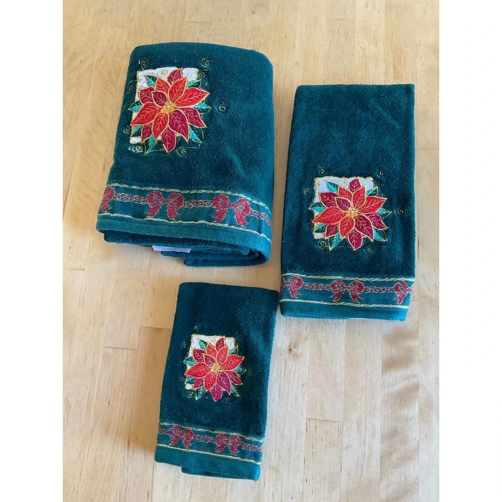 Vintage Christmas Poinsettia 3 Piece Towel Set Hunter Green Embroidered Cotton
